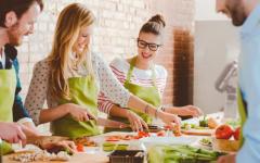 С чего начать учебу по приготовлению еды в домашних условиях?