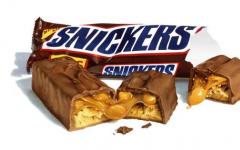 Snickers terbuat dari apa: dimakan atau harus menunggu sampai makan siang?