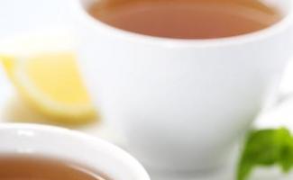 Mari kita pelajari tentang manfaat dan bahaya teh mint Mint dengan khasiat teh yang bermanfaat