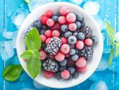 Замороженные ягоды: что из них приготовить Замороженные ягоды полезные свойства
