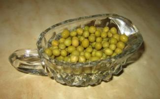 Canned green peas: calorie content, benefits and harm. Are canned green peas harmful?