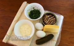 Bahan untuk menyiapkan hidangan “Roti gulung pita dengan sprat” Lavash dengan sprat, telur, dan keju