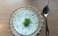Tarator: resep kesejukan Bulgaria Resep tarator sup dingin Bulgaria
